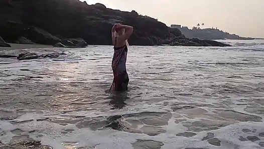 Зрелая Блондинка-жена Наслаждается Сексом В Нейлоновых Одеждах