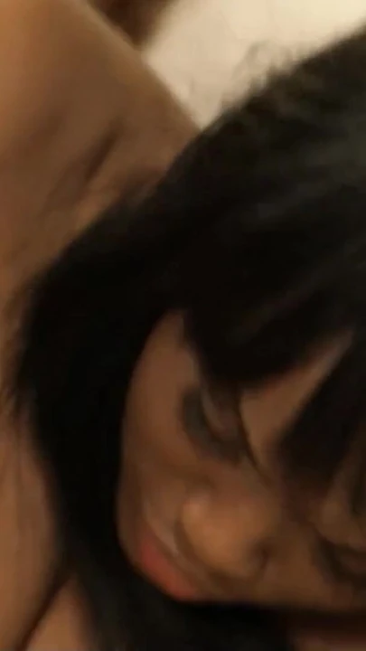 Momento icónico de "Grandes tetas caídas naturales de ébano Jada Fire con chorros múltiples mientras sexo interracial con chico"