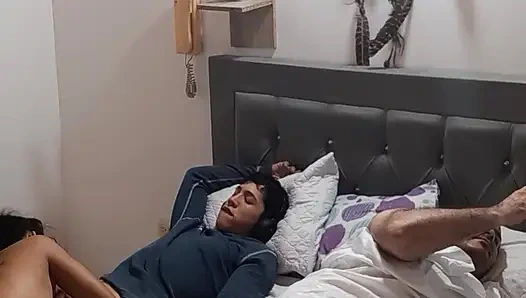 Я трахаю друга моего бойфренда и прошу его проникнуть в меня