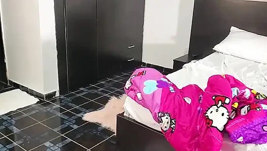 Ketahuan merajut gadis sahabatnya