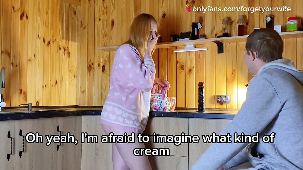 خيانة الزوجة: صديق الزوج أغوي الزوجة ومارس الجنس معها على الطاولة