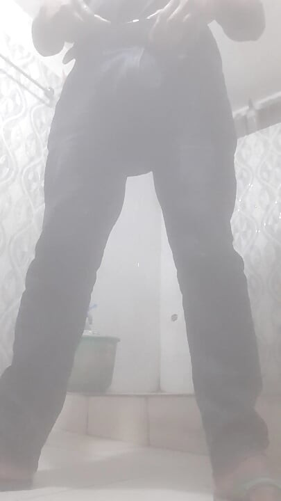 Kee logon ne mujhe pyar ke naam par dhokha diya hai, thik hai, un sabhi logon ne mujhe sikhaaya hai ki ek sach men kabhi nahin parna chaahie l