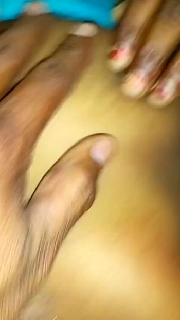 فتاة من قرية راجاستان ترش السائل المنوي في كس نيها | مقطع 1