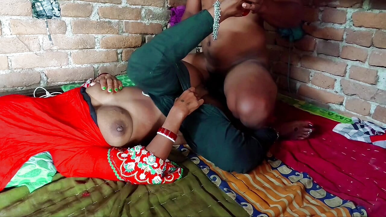 Indian Desi village girlfriend ko boyfriend ne boobs daba ke chut ko choda aur maza Kiya hindi viral xxx sex videos