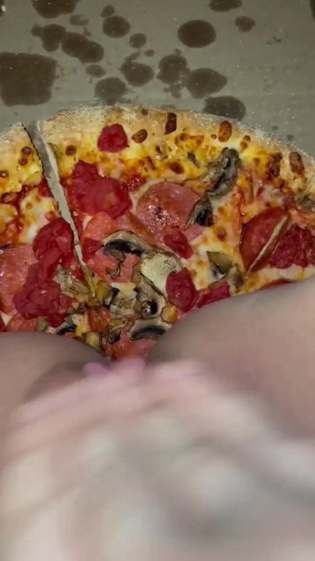 LA MIA SORELLASTRA MUSULMANA PERVERTITA TROIA HA DIPENDENZA DA MASTURBARSI CON IL CIBO- ARABIAN SNOWWHITE- FETISH USA- FOLLIE STRANE AMATORIALI- AR | Clip 3