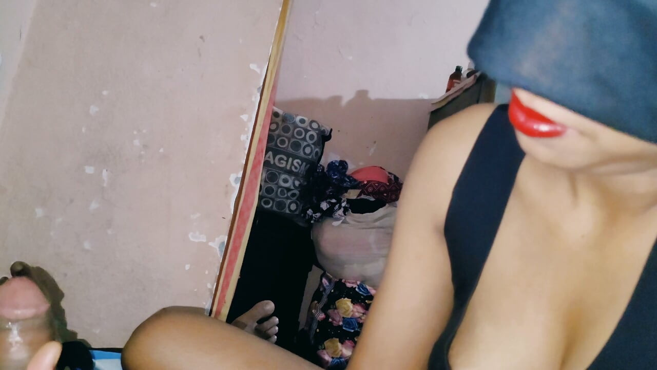 Desi Queen 01Οικείες στιγμές με τον ξάδερφο