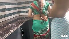 Empregada pediu presente de Diwali de seu chefe e foi fodida