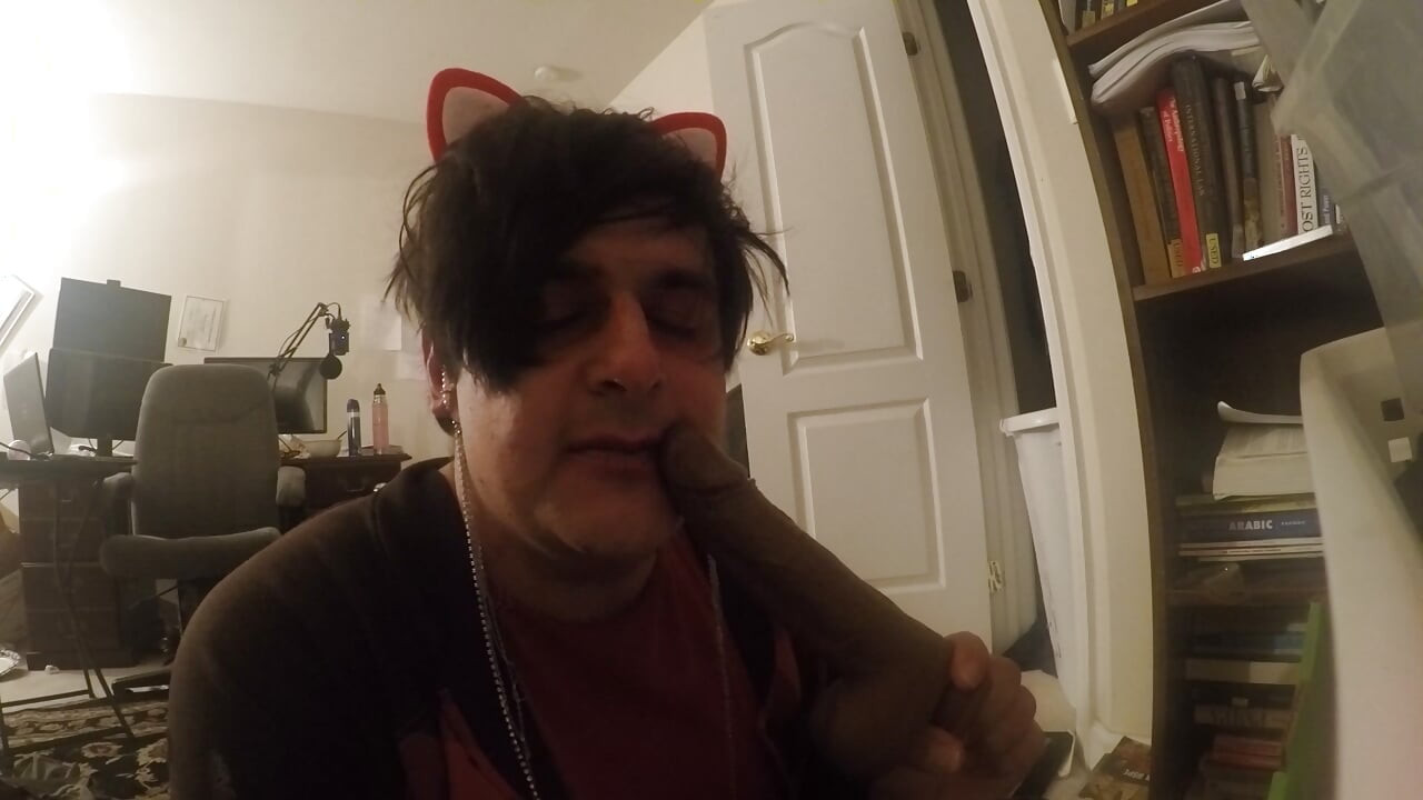 Moja perzijska kurva se odriče svoje muškosti pred kamerom