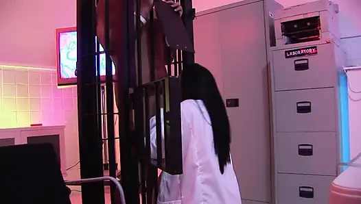 Горячие телочки в тюрьме становятся предприимчивые и трахаются с заключенными
