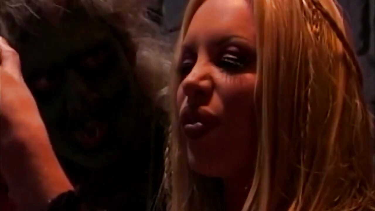 Rubia milf puta de los anillos hace garganta profunda