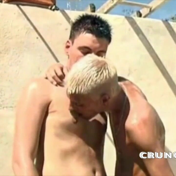 Sexy young dudes fucking raw in the beach