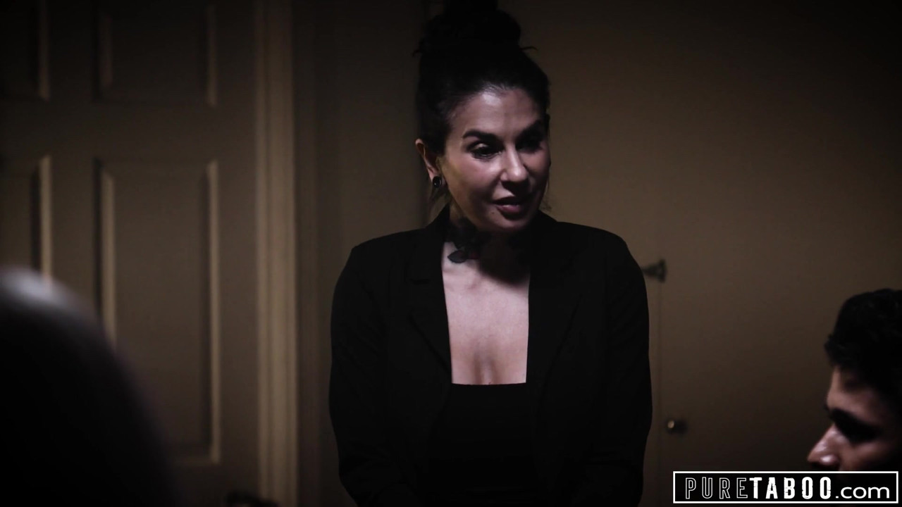 純粋なタブー、セクシートランスガールが悲しみの男をやる