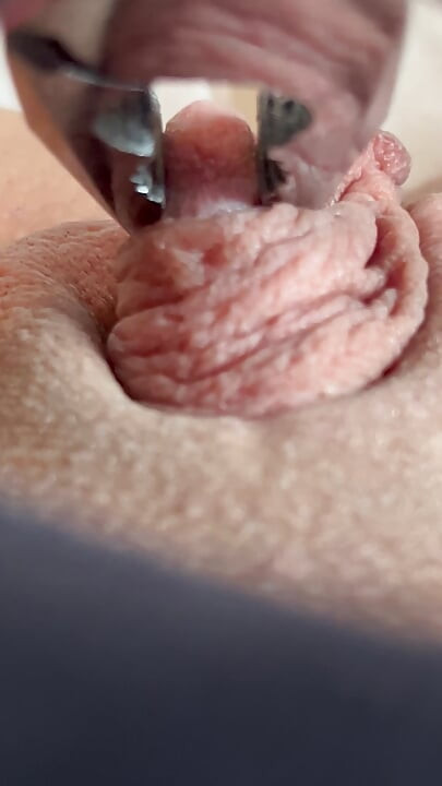 Mechanical wrench big clit  torture