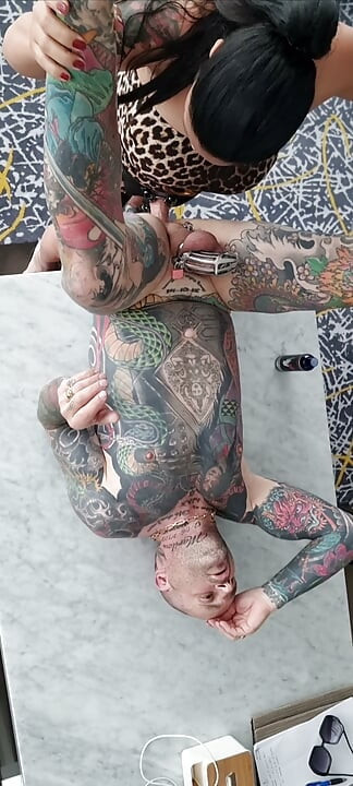 Pegging mojego męża w klatce cnoty w kuchni