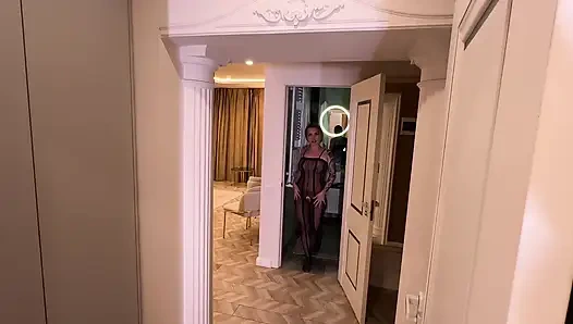 Üvey anne, üvey oğlunun yüzüne oturarak becerdi