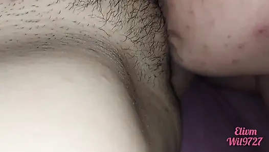 Desi hindi bermain dengan memek saudara tiriku sambil menonton film porno, lihat bagaimana dia memilikinya