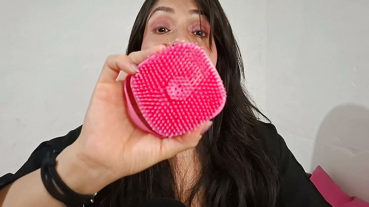 Masaż czaszkowy ASMR, aby poczuć łaskocze
