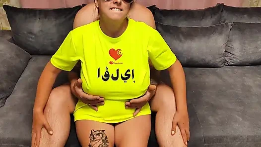 Adik tiriku ngasih aku besar alaminya sebelum pergi kencan sama pria baru