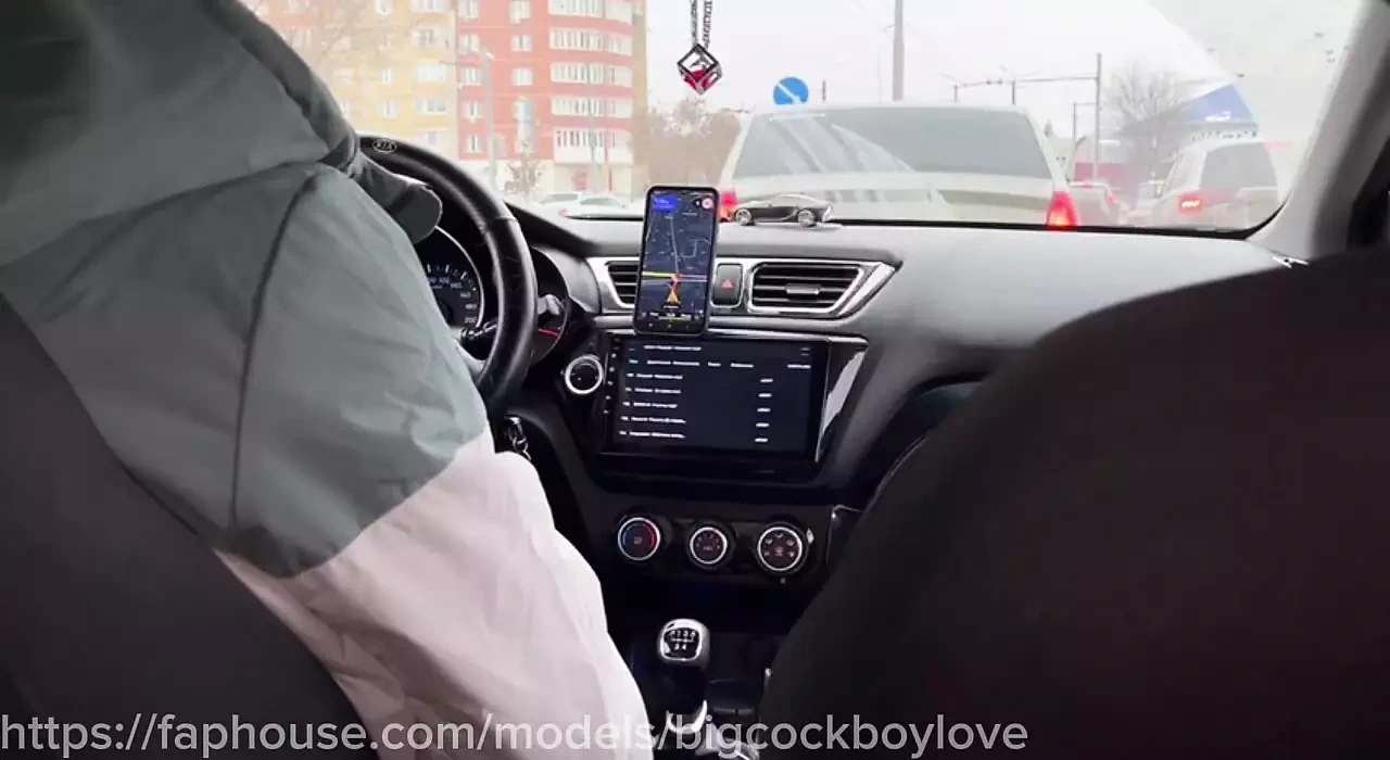 Jerking off in a taxi secretly, lots of thick cum in the car!