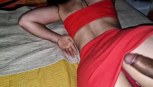 Harter und wilder sex mit meiner milf-stiefmutter in kurzen kleidern jedes mal, wenn ihr ehemann zur arbeit geht und wir allein zu hause bleiben