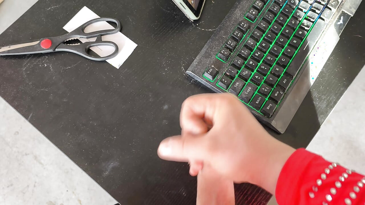 Éjaculation spontanée au bureau