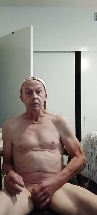 I Am A Tiny Dick guy A I Love Sucking Straight Guys