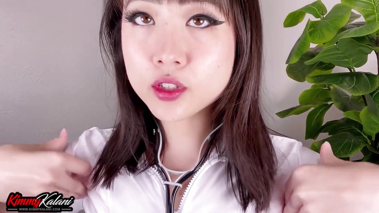 Y tá châu Á làm cho bạn xuất tinh
