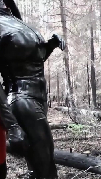 "Aşağılama videosu, lateks kauçuk cinsel bdsm sahibe kedi kıyafeti içinde" den unutulmaz an