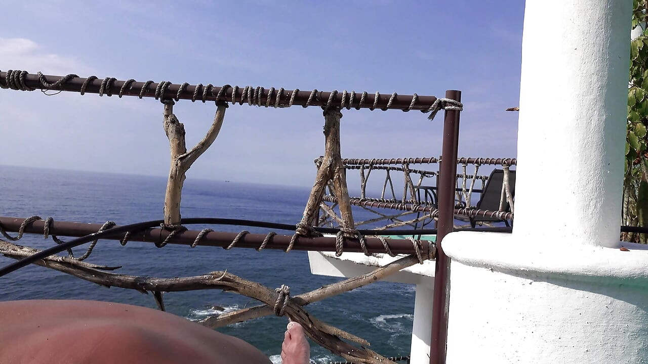 Big Booty Nataly Gets That Action