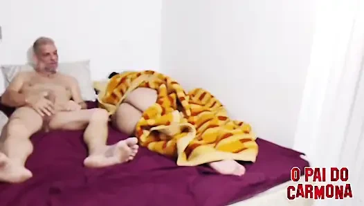 Трахаю задницу своей падчерицы в шерсть