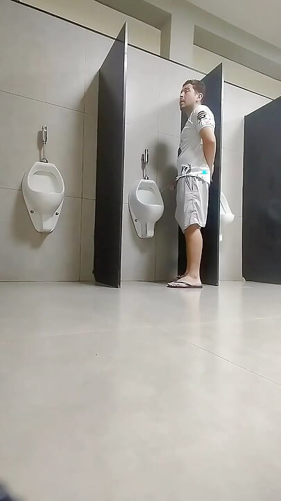 Pokazao sam se u kupaonici supermarketa i zamalo me uhvatilo osiguranje.