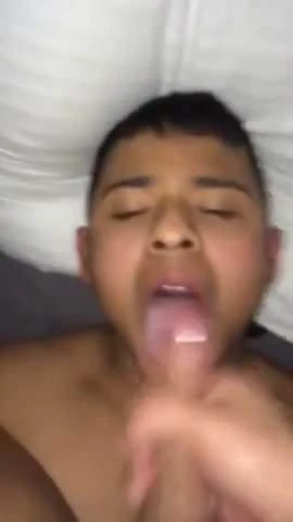 Twink Wake Up to Cum Facial