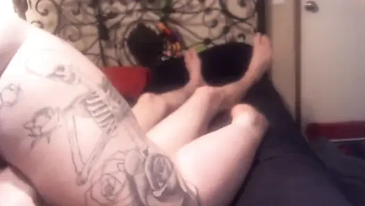 Мясистая мама сосет и скачет на хуе