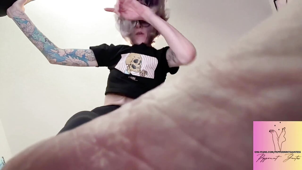 Giantess Breaks în casa ta Dominate N Preluare