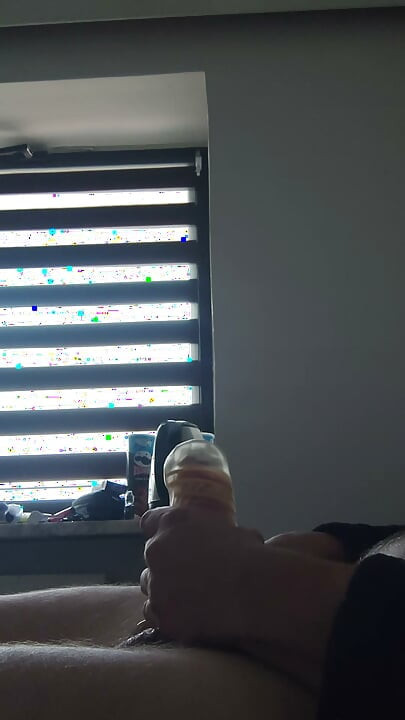 Mastürbasyon yaparak sertçe boşalma ve fışkıran döl çeşmesi
