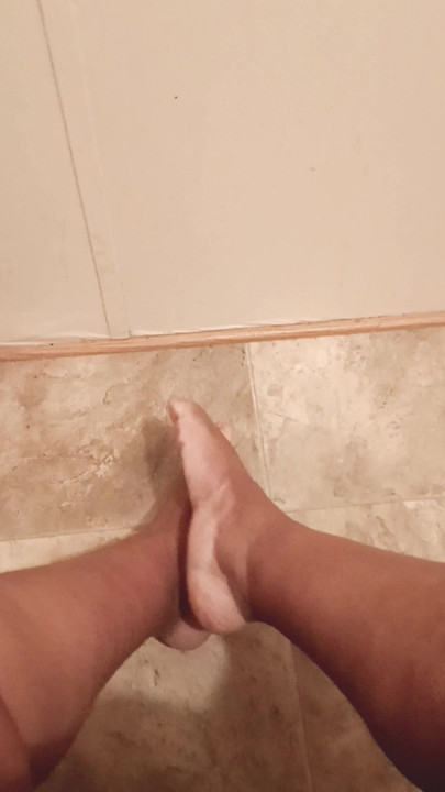 Pretty brown feet and pretty brown legs!!!