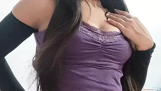 Indian girl show his boobs on video call