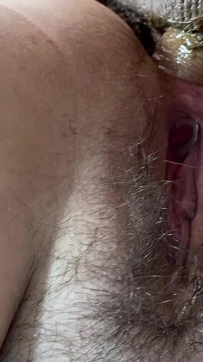 Morate podijeliti trenutak iz "HAIRY PUSSY AMATEUR HAS A SQUIRTING ORGAZAM. DVOSTRUKA PENETRACIJA DILDA I KURCA U JEDNOM ŠUPKU."