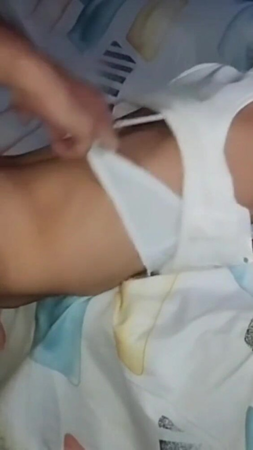 Veneca sarkık memeli olgun zayıf amını satıyor ve onu prezervatifsiz sikiyor Cúcuta Kolombiya | Klip 1
