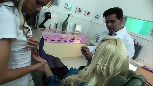 Ateşli epik sürtüklerle yoğun üçlü seks!