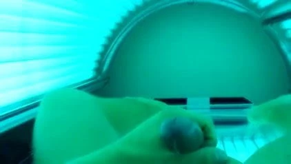geil auf der sonnenbank gewichst