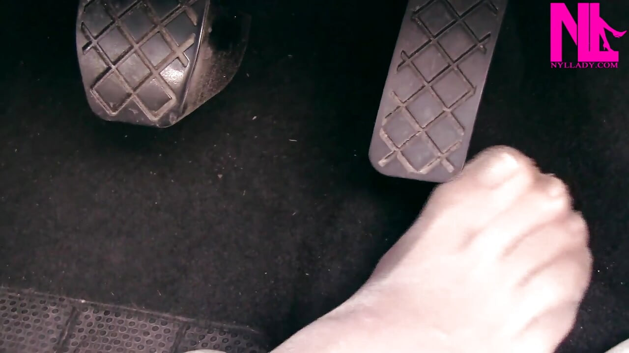 Sensual Pedal Pumping in Nude Pantyhoses and Flats