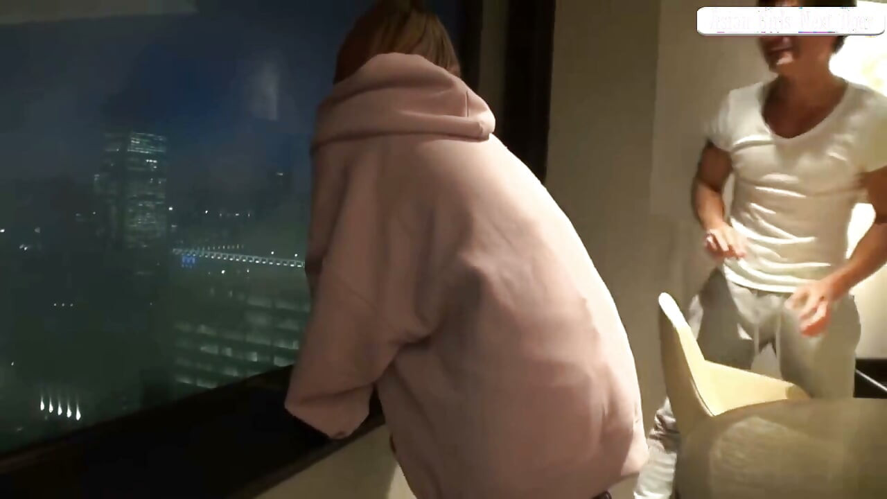 150Cm F罩杯沙龍美女站立69與深插，六次爆射高潮收尾。