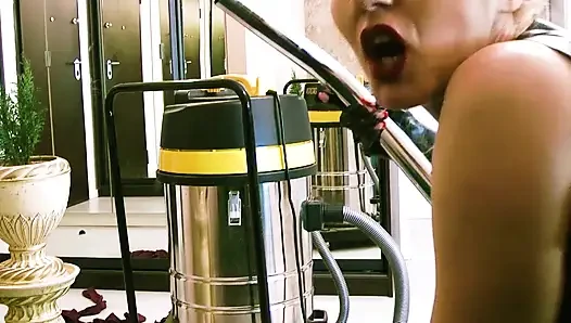 Babysitter Vacumming