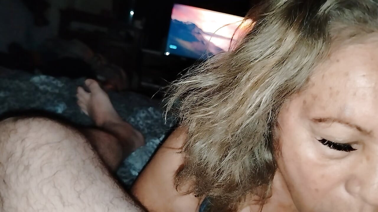 Femeia mea sexy este geloasă pe mama vitregă
