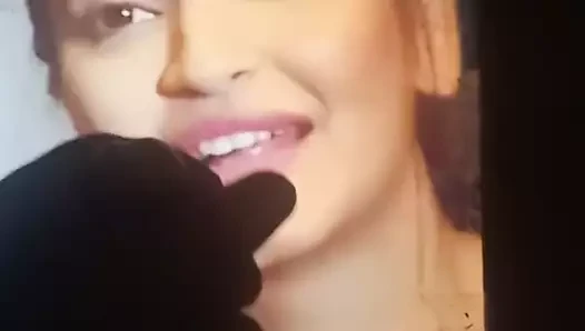 Hintli sürtük Kriti Kharbanda taşaklarımı boşalttı