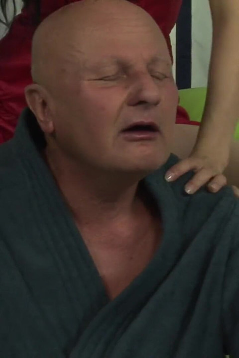 Očuh mi pokazuje ljubav!