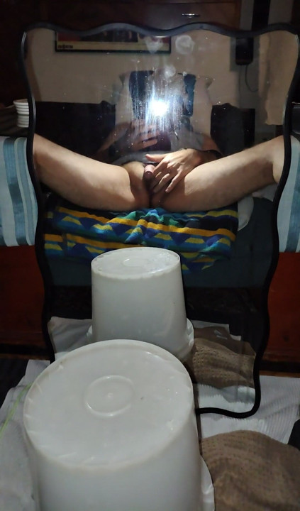 Kinky bottom popping out