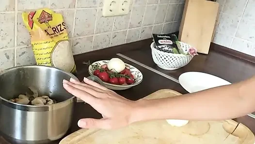 Nackt Kochen