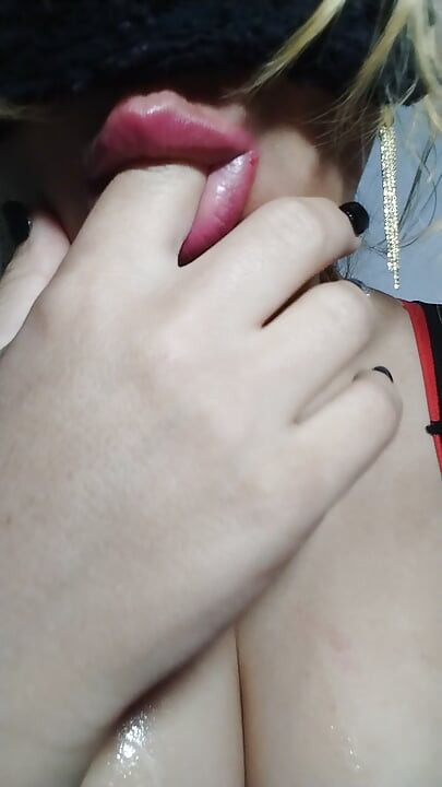 Divorcée et effacée👅